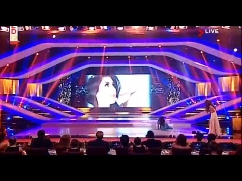 بالفيديو  ..  لحظة سقوط ملكة جمال لبنان على المسرح