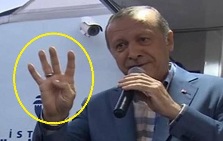 هذا هو السرّ وراء رفع أردوغان إشارة 'رابعة' بعد فشل الانقلاب العسكري!