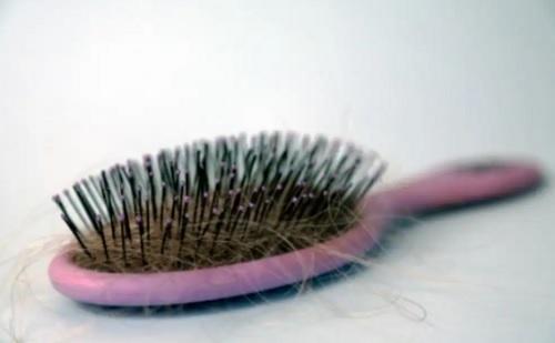 طريقة مبتكرة لتنظيف فرشاة الشعر بدون تعب