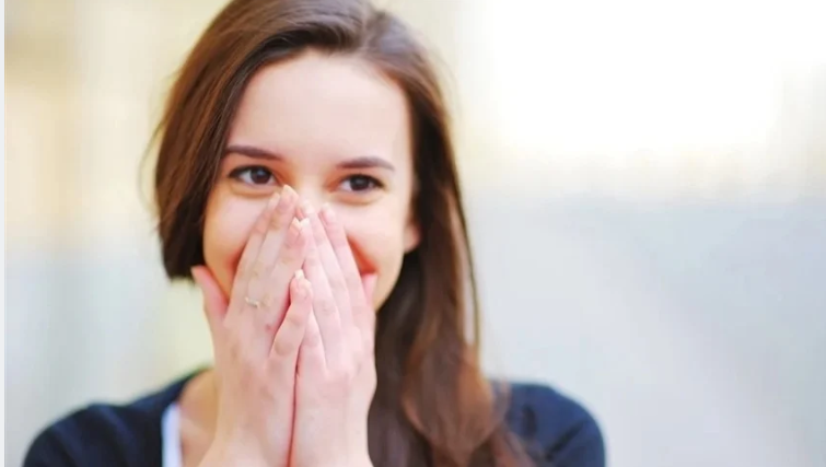 لماذا نحمرّ خجلاً؟ فوائد اجتماعية لاحمرار الخدود