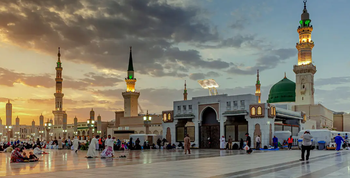 ضبط شخص يخالف القيم الدينية في المسجد النبوي