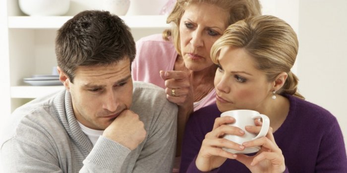 حماتي تسيء لي ولاهلي ماذا افعل ؟