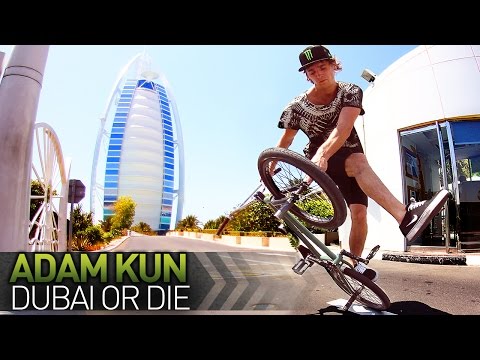 بالفيديو ..  بطل العالم بركوب الدراجات يستعرض مواهبه في دبي