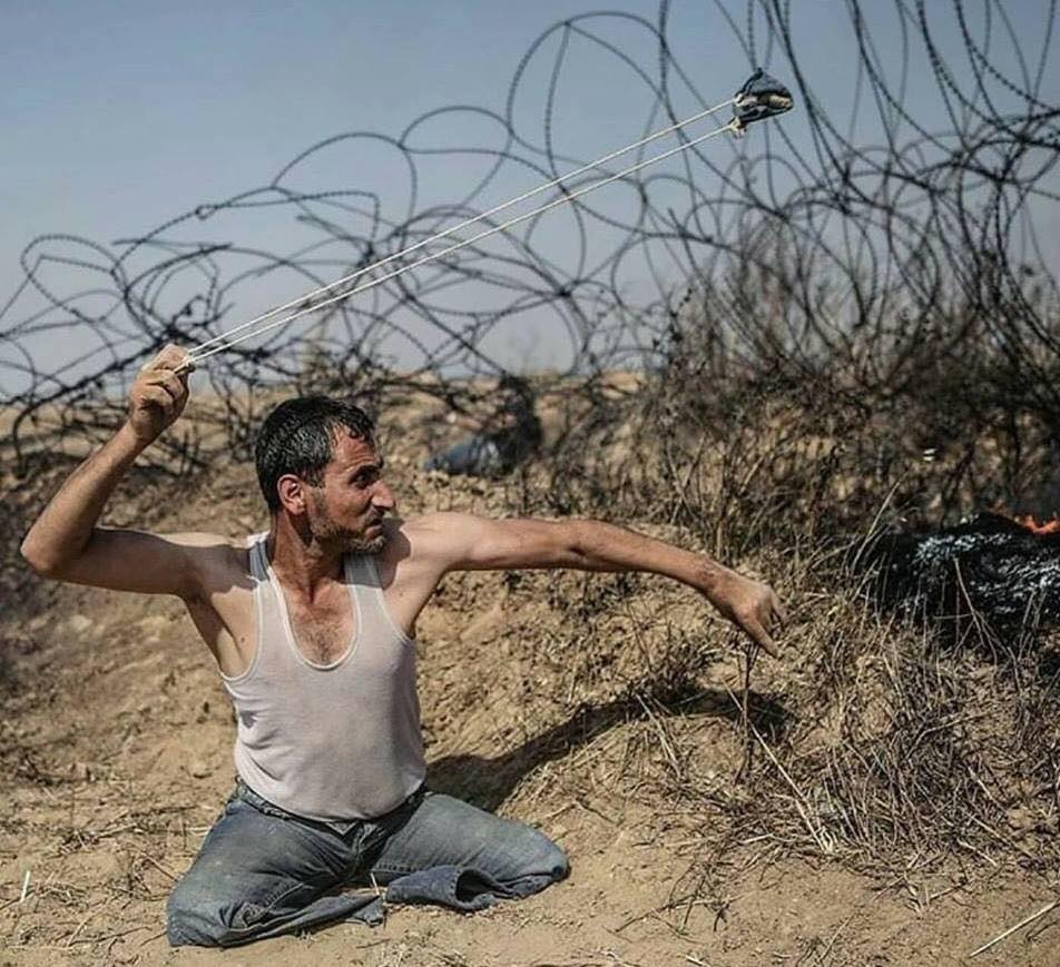 ابو صلاح "مبتور القدمين" ارتقى شهيدا بـ"مسيرة العودة الكبرى"  ..  صور 