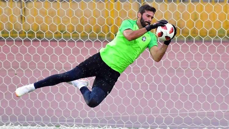 ‏‎الكشف عن موعد الظهور الأول لأغلى حارس في العالم مع ‎ليفربول