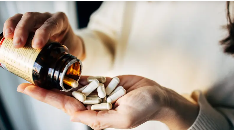 هل تستحق الفيتامينات المتعددة تناولها يومياً؟ خبيرة تغذية تجيب