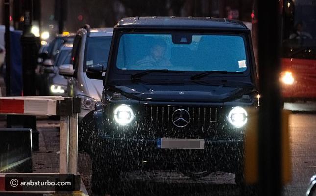 صدمة جديدة: ماذا كان يفعل بيكهام داخل سيارته؟