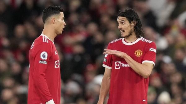 كافاني يودع مانشستر يونايتد بتصرف "مشين"