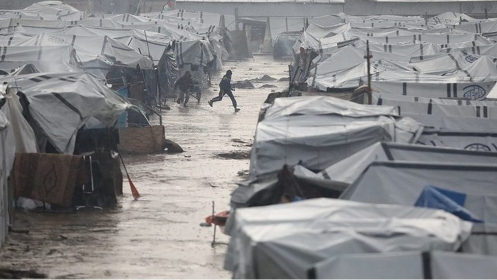 انهيار 17 مبنى وتضرر 42 ألف خيمة في غزة منتصف الشهر الجاري