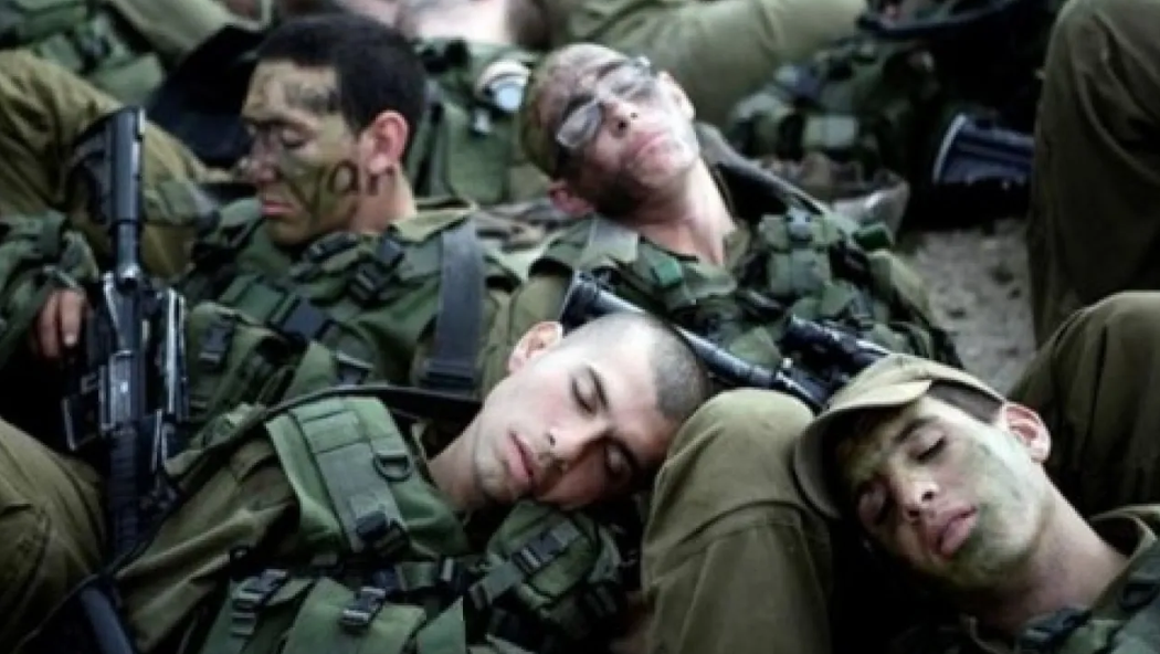 قائد عسكري إسرائيلي يدعو إلى التأهب لحرب مفاجئة