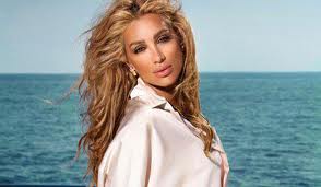 بالصور  ..  مايا دياب تتألق في مهرجان "كان" 2013 بفستان شبكي