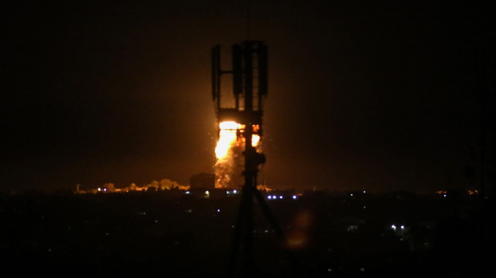 طائرات الاحتلال الاسرائيلي تُغير على بيت لاهيا في غزة