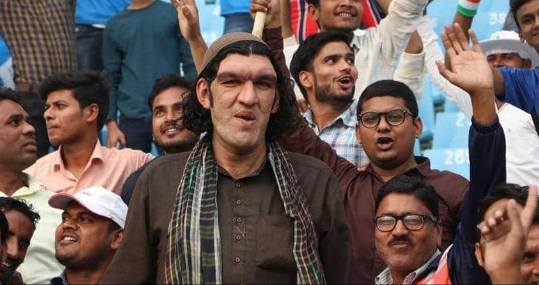 شير خان بورطة ..  الفنادق تغلق أبوابها أمام "رجل المترين ونصف" لهذا السبب؟