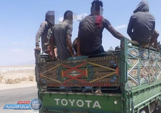 ضبط شاحنة محملة بـ30 شخصا في الصندوق الخلفي