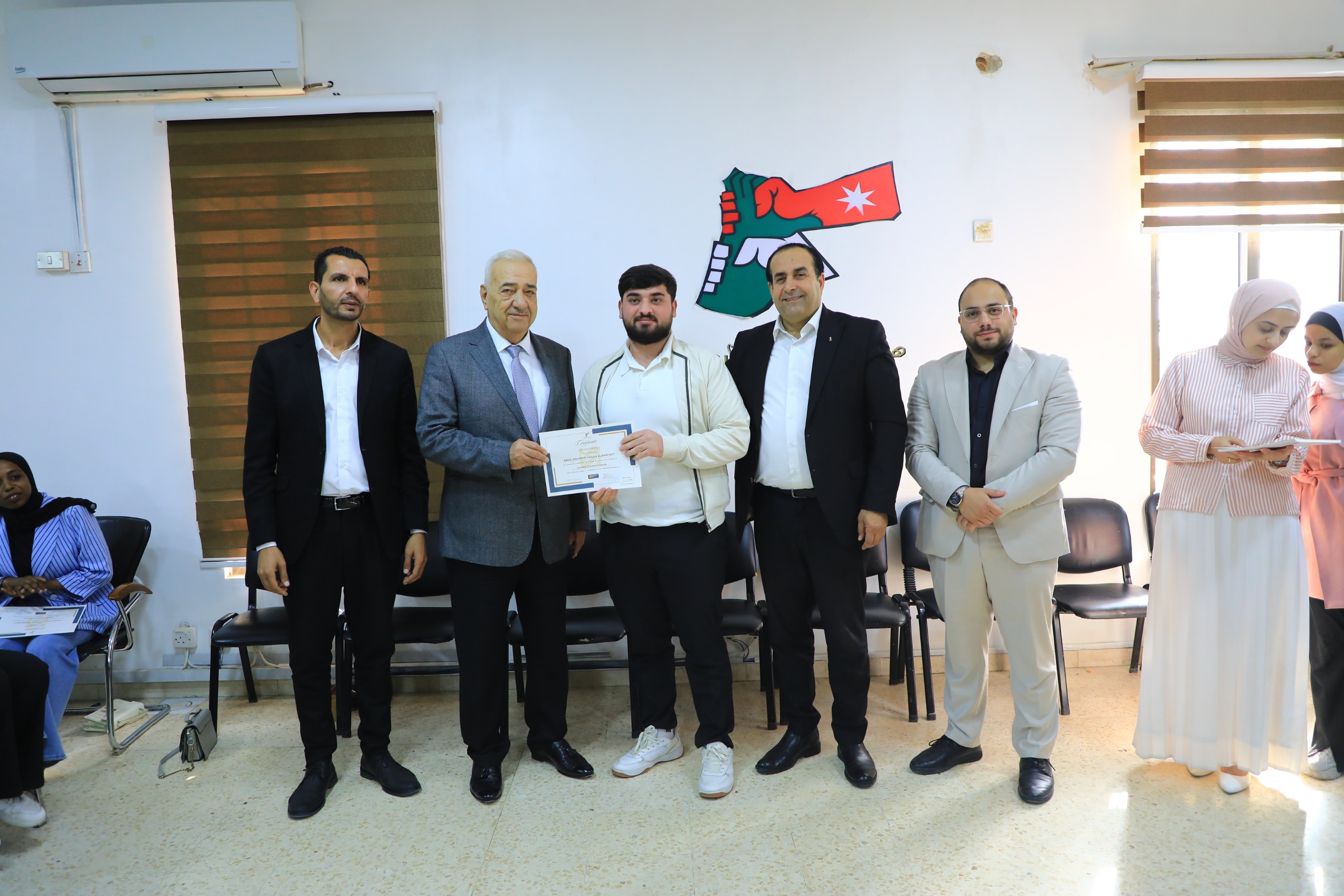 ناصر الدين يرعى تخريج مجموعة من شباب "كلنا الأردن"