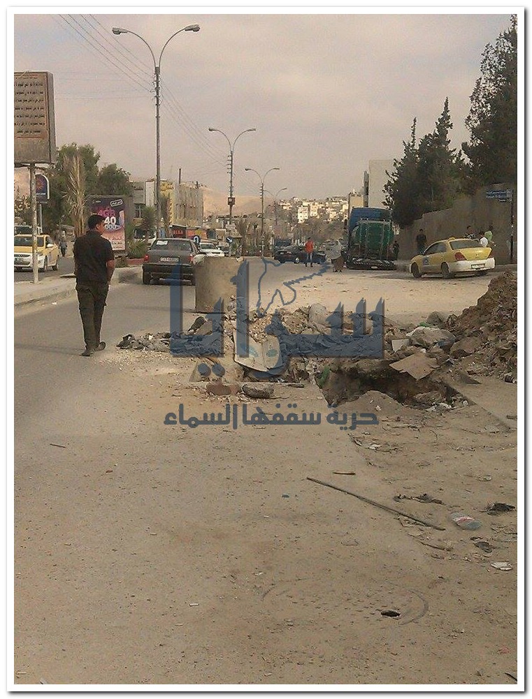 الزرقاء: حفرة دون اشارات تحذيرية(صورة)