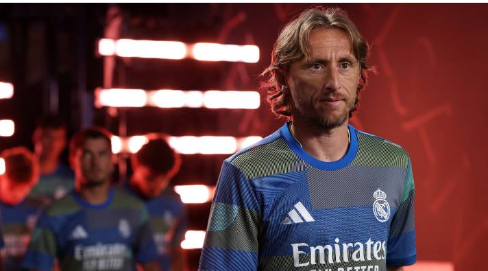 رسميًا ..  ميلان يقترب من إعلان صفقة صامويل ريتشي تمهيدًا لضم لوكا مودريتش