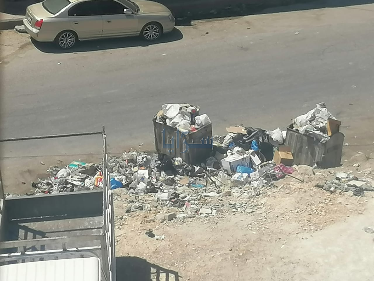 بالفيديو ..  شكاوى من تراكم النفايات عند مدخل لواء الرصيفة في أول أيام العيد