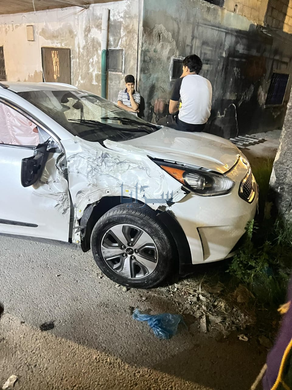 بالصور ..  (5) إصابات حادث تصادم في الشونه الشمالية