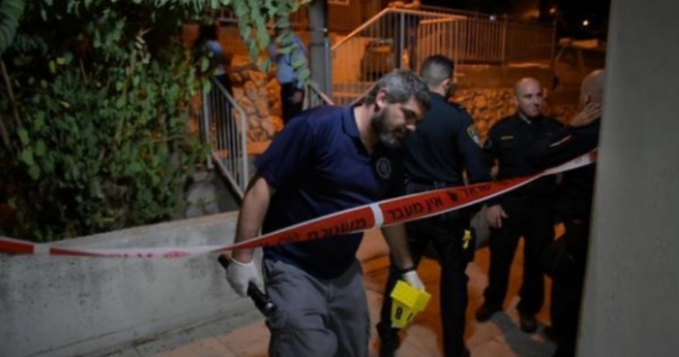 الناصرة: رجل يقتل زوجته طعنًا