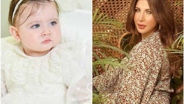 بإطلالة كاجول ..  نانسي عجرم تحتضن ابنتها الصغيرة