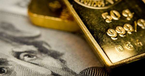 الذهب يقفز توقعا لتحفيز أمريكي وبفعل تراجع الدولار