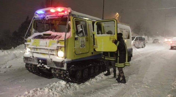 الدفاع المدني يتعامل مع 1700 حالة إسعاف و يُجلي 972 شخصاً حاصرتهم "الثلوج"