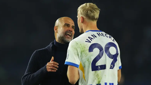 غوارديولا "يفرغ" غضبه بـ"إسداء النصائح" للاعب الخصم