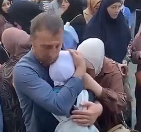 شاهد بالفيديو ..  دموع واحتجاجات في أذربيجان ..  السلطات تحرم “المحجبات” من الدراسة
