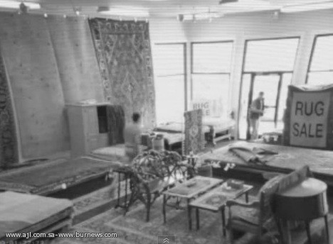 بالفيديو  ..  ماذا فعل صاحب متجر سجاد مع لص؟؟