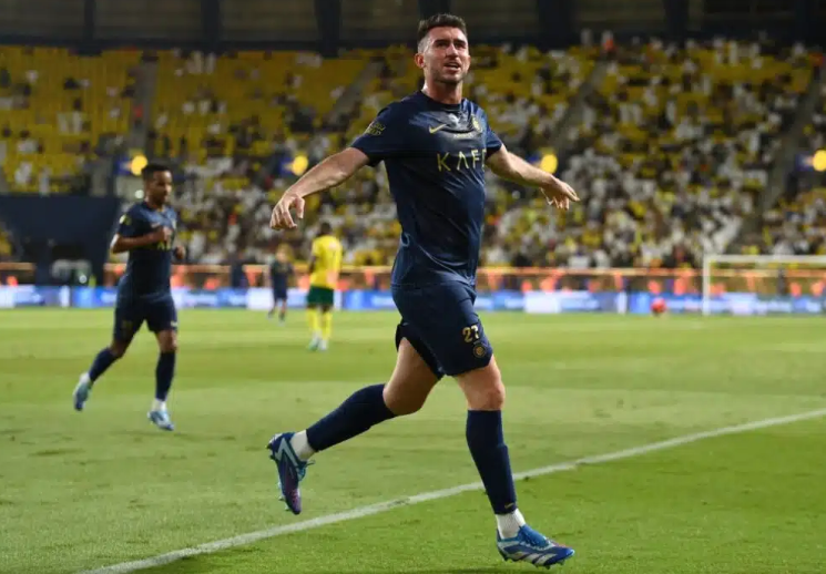 ريال مدريد يكشف  موقفه من ضم مدافع النصر
