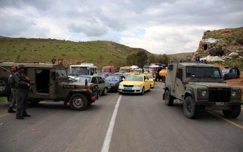حواجز إسرائيلية وتفتيش مركبات شمال رام الله
