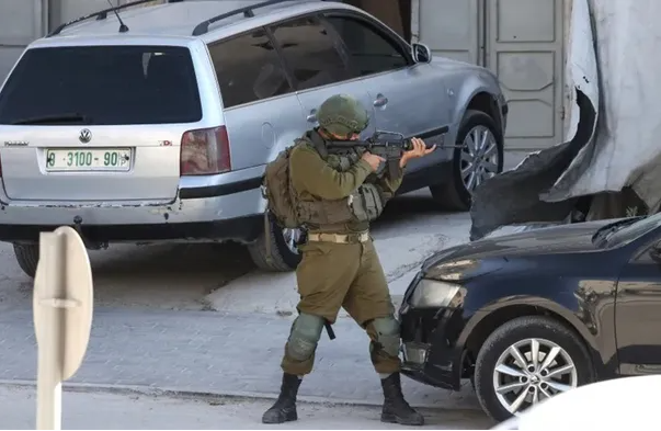 الاحتلال يحاصر مستشفى الوطني بنابلس