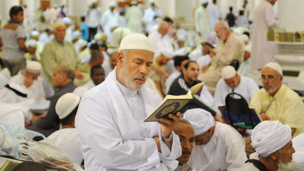 "القرآن" يرتل بأكثر من 12 لغة في المسجد النبوي
