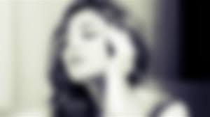 مستشفى اوروبي يرفض علاج نجمة عربية تعيش حالة حرجة ..  وهي تنفي!