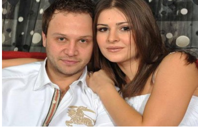 الفنان السوري مكسيم خليل وزوجته على قوائم اعتقال الأسد