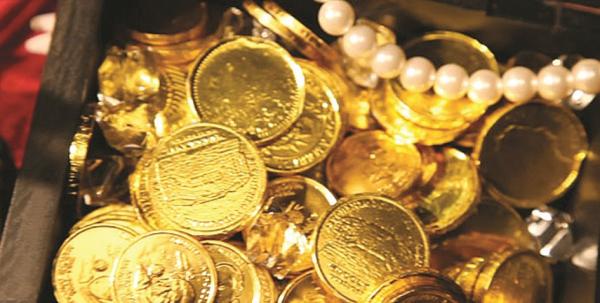 عالم يعثر على كنز من الذهب يعود لـ2000 عام