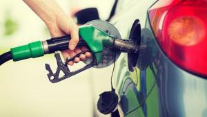 أسعار البنزين تتجه لأعلى مستوى في 6 أشهر