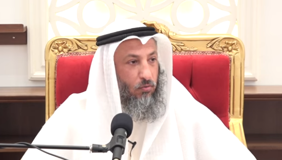 رجل لا يصلي ولايحج و لايصوم هل هو مسلم؟