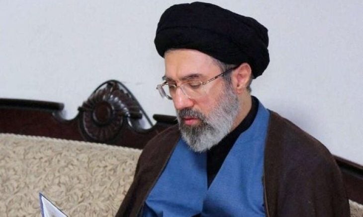 مجتبى خامنئي: لا صلة لطهران بالهجمات على تركيا وعُمان