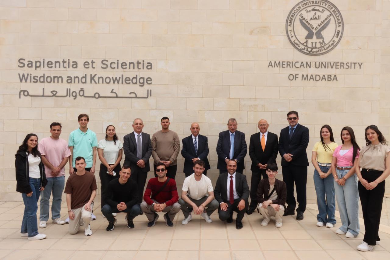 اللجنة الرئاسية العليا لمتابعة شؤون الكنائس في فلسطين تزور الجامعة الأميركية في مادبا وتلتقي طلبة غزة