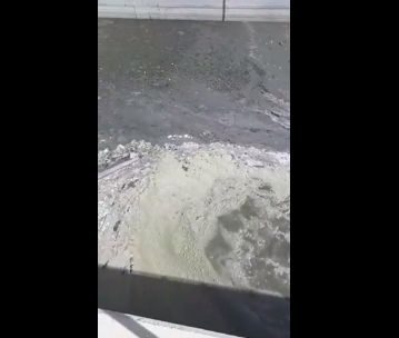 بالفيديو ..  ضبط صهاريج تفرغ مخلفات الزيتون في مناهل الصرف الصحي وتسببت بتدمير محطة تنقية جرش