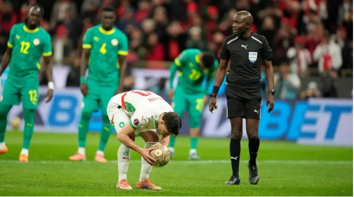 لاعب هولندا يهاجم دياز: لست زيدان ..  وتجاهلت 40 مليون مغربي