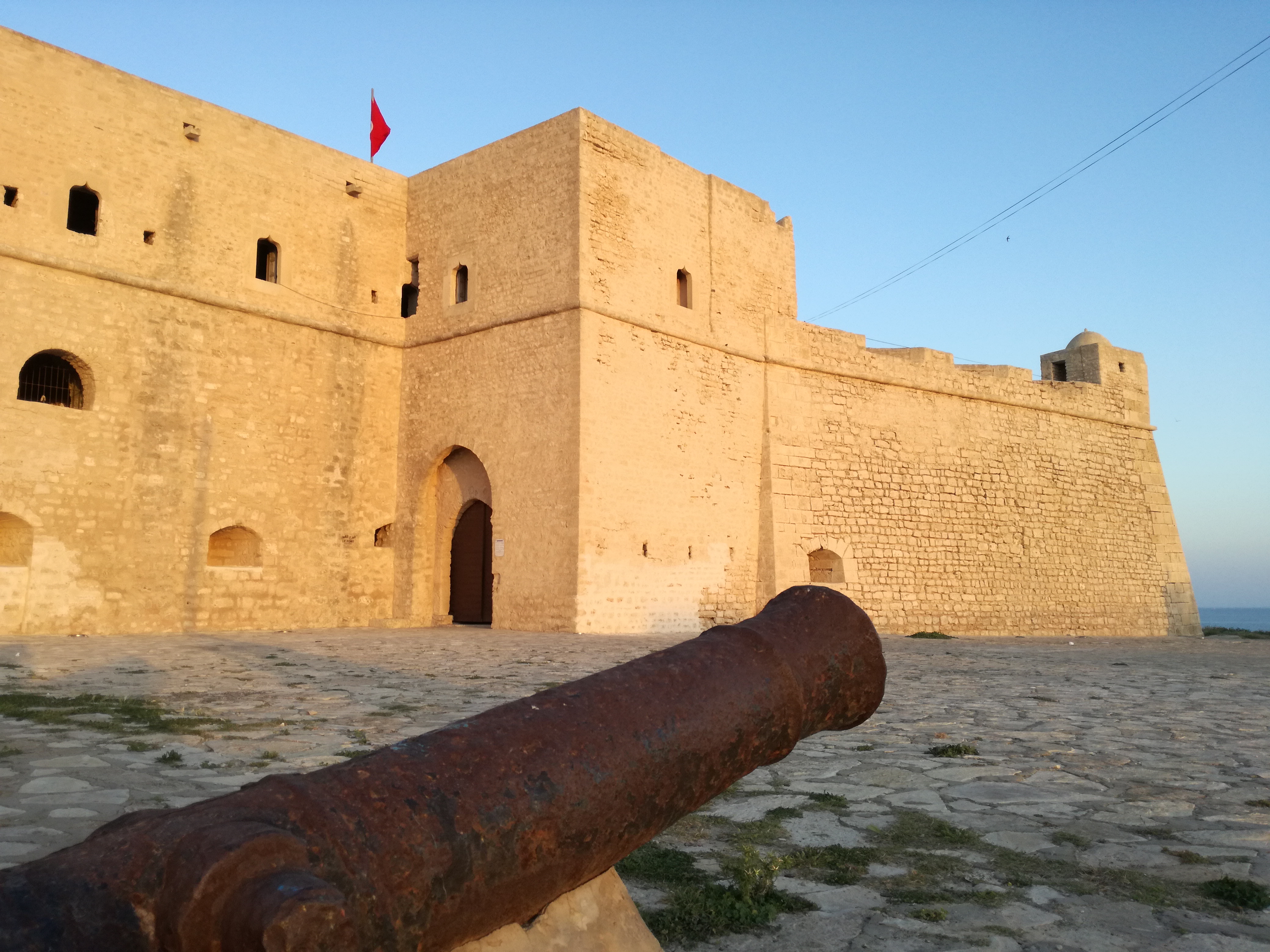 شاهد  ..  أجمل القلاع في تونس والجزائر