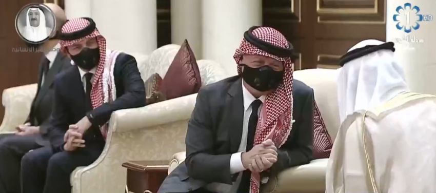 بالصور ..  الملك يصل الكويت لتقديم واجب العزاء بوفاة الشيخ صباح الاحمد وتهنئة "نواف الأحمد" بتولي سلطاته الدستورية