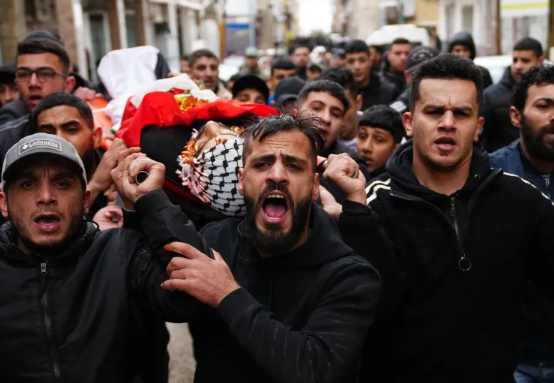 3 شهداء بالضفة وتحذيرات من تهجير 200 عائلة بالقدس