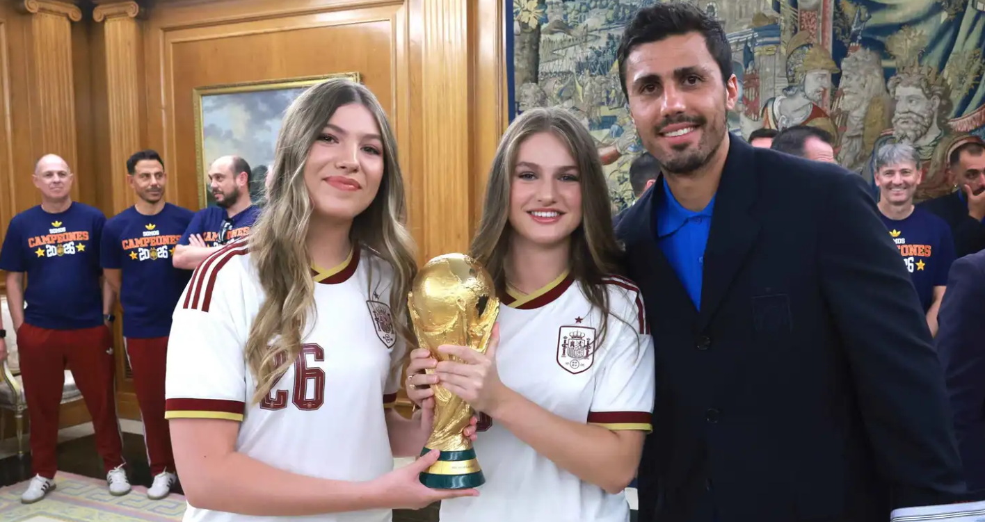 لماذا ارتدت الأميرة ليونور القميص رقم 26 أثناء استقبال منتخب إسبانيا؟ 