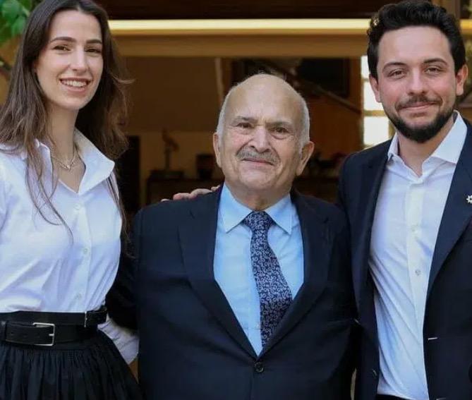 بالفيديو  ..  الأمير الحسن يهنئ الحسين ورجوة بزفافهما 