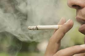 دراسة جديدة ..  عنصر كيميائي في دخان السجائر قد يضر بالإبصار