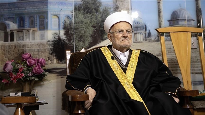 الشيخ عكرمة صبري ينفي الأخبار المتداولة حول وفاته: أنا بصحة جيدة